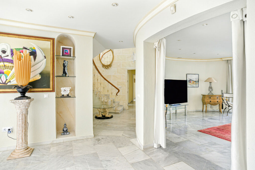 Detached Villa El Chaparral Málaga - image 7