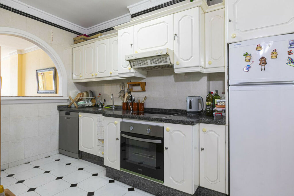 Middle Floor Apartment Fuengirola Málaga - image 6