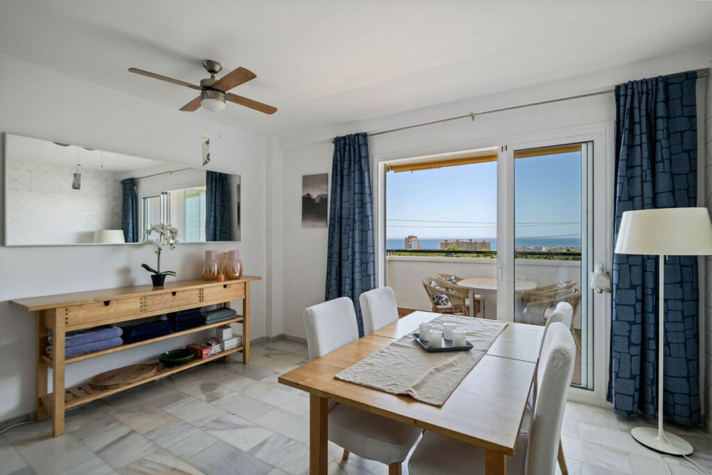 Middle Floor Apartment Calahonda Málaga - image 6