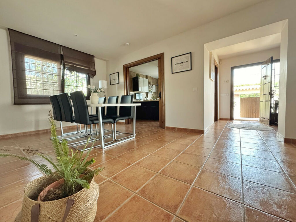 Detached Villa Sierrezuela Málaga - image 6