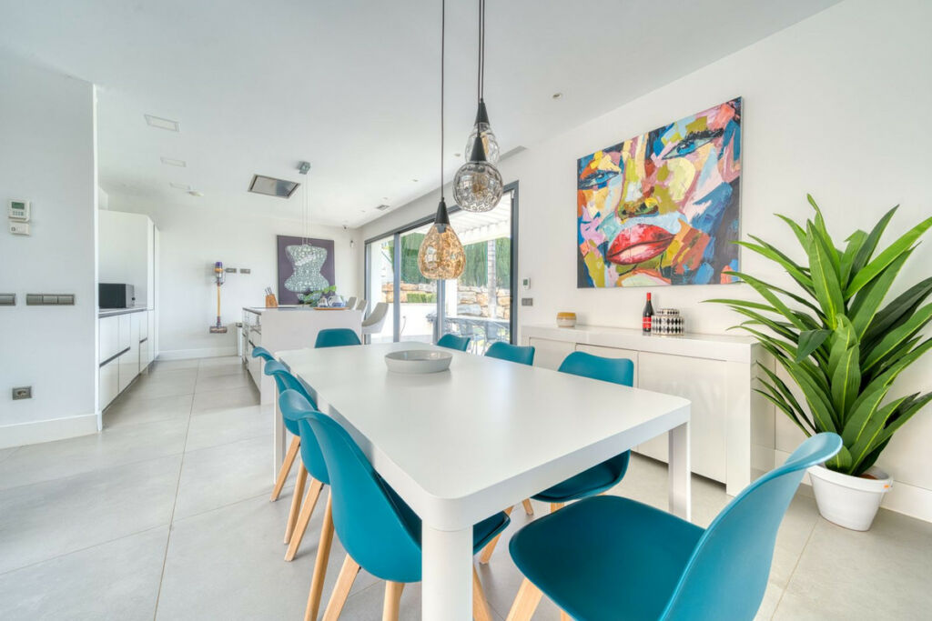 Detached Villa Estepona Málaga - image 6