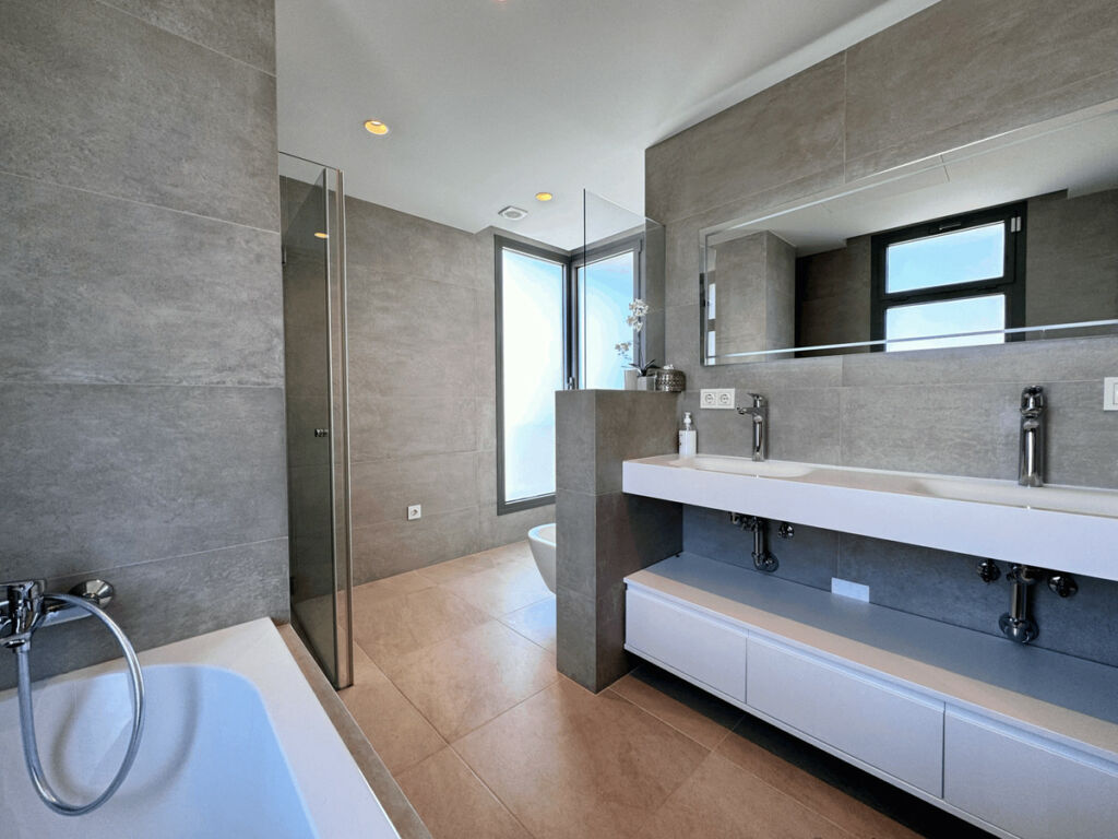 Detached Villa Estepona Málaga - image 6