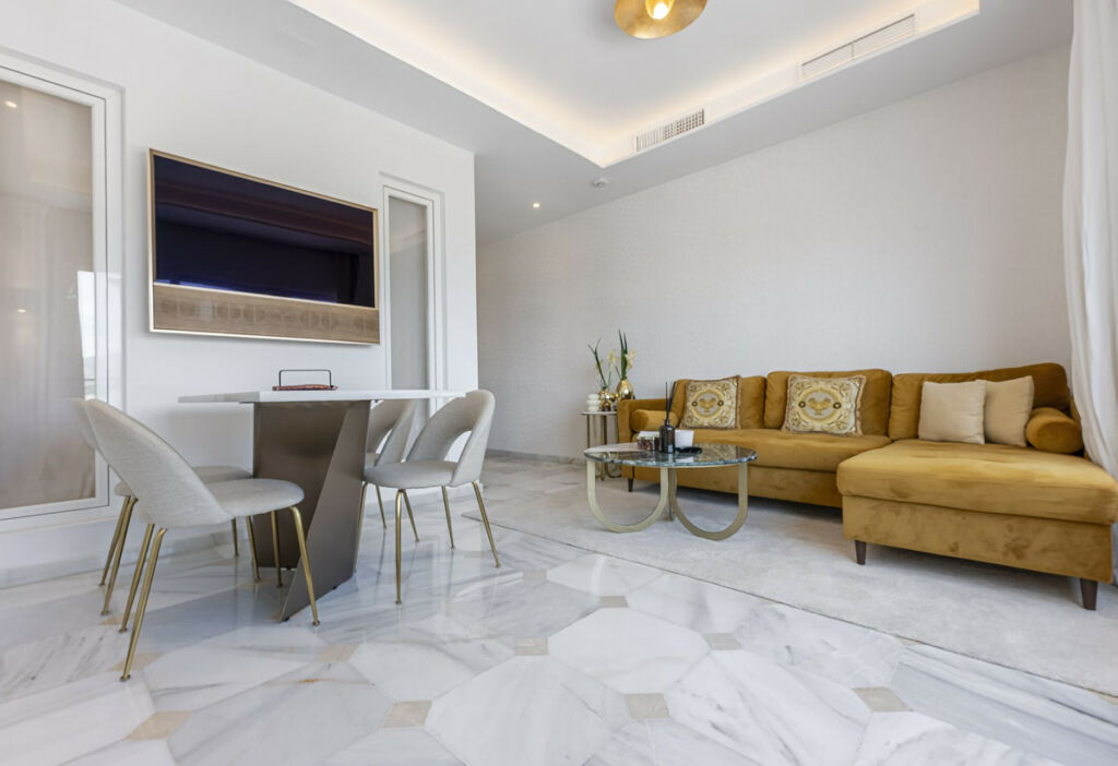 Top Floor Apartment Puerto Banús Málaga - image 6