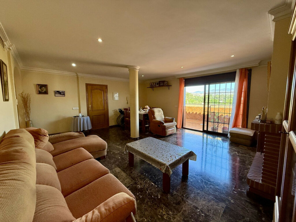 Top Floor Apartment La Cala Málaga - image 6
