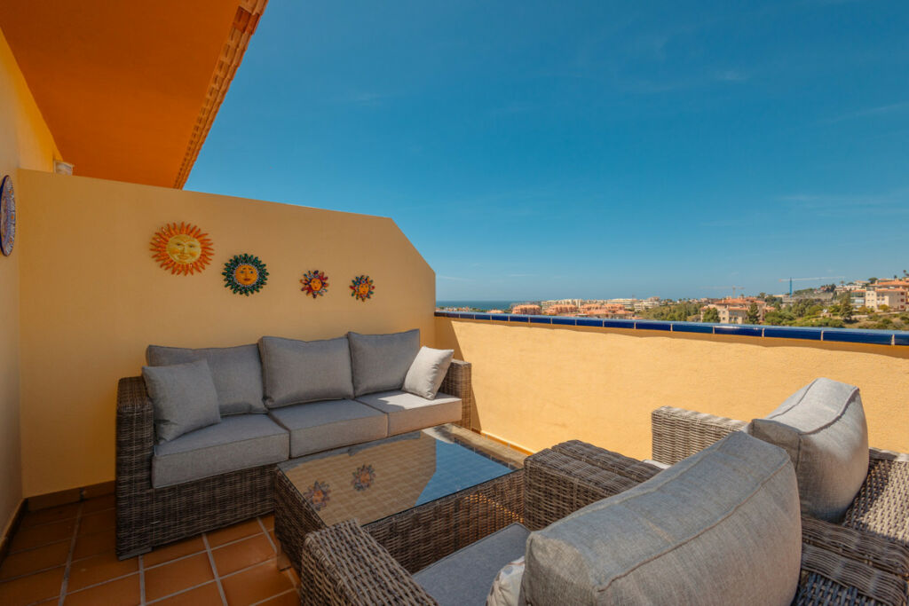 Middle Floor Apartment El Faro Málaga - image 6