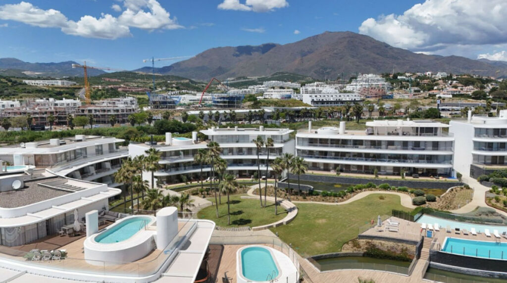 Middle Floor Apartment Estepona Málaga - image 6