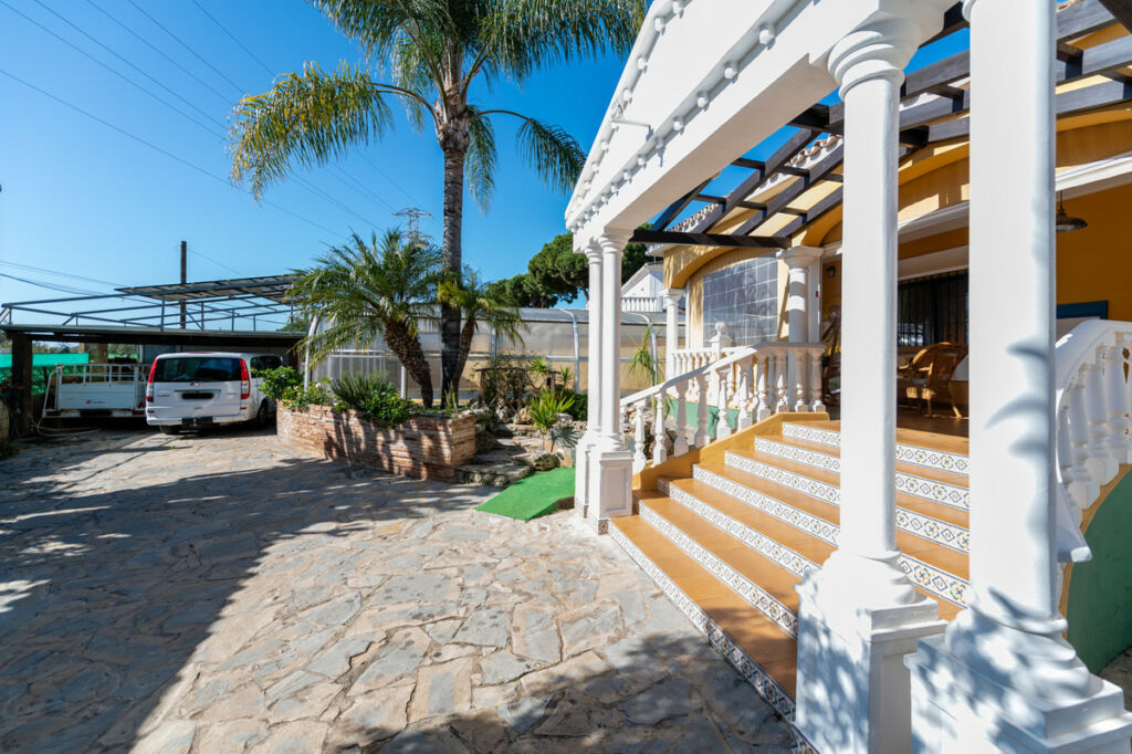 Detached Villa Las Chapas Málaga - image 6