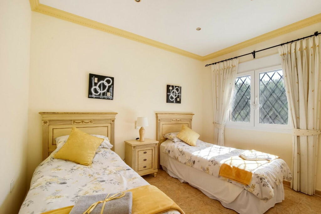 Detached Villa Moraira Alicante - image 6