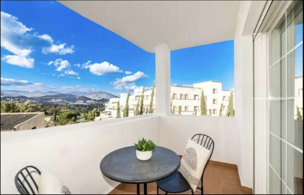 Middle Floor Apartment Nueva Andalucía Málaga - image 6