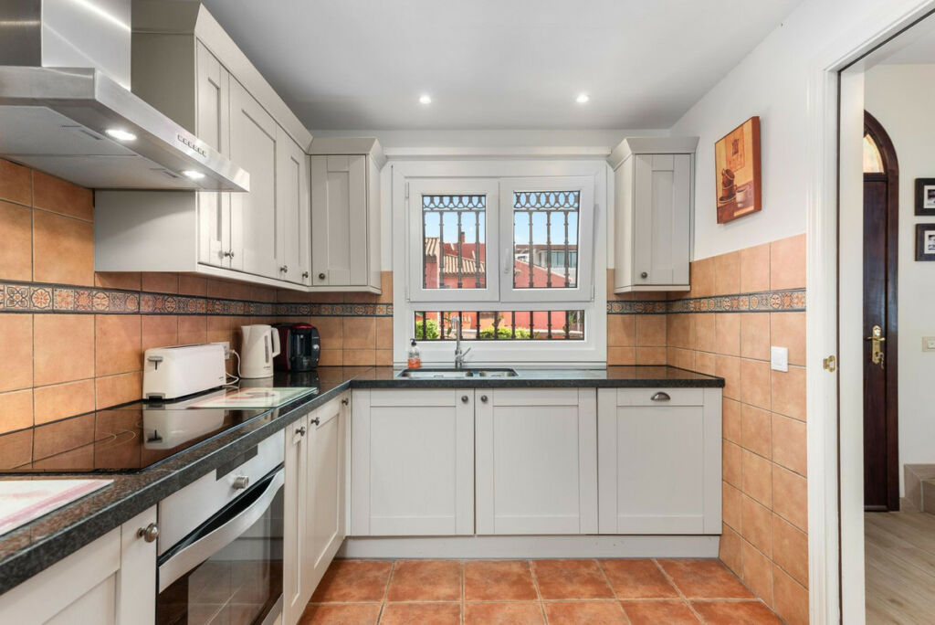 Townhouse Estepona Málaga - image 6