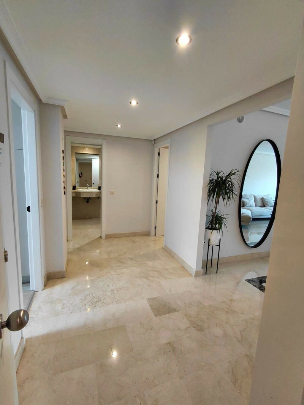 Middle Floor Apartment Marbella Málaga - image 6