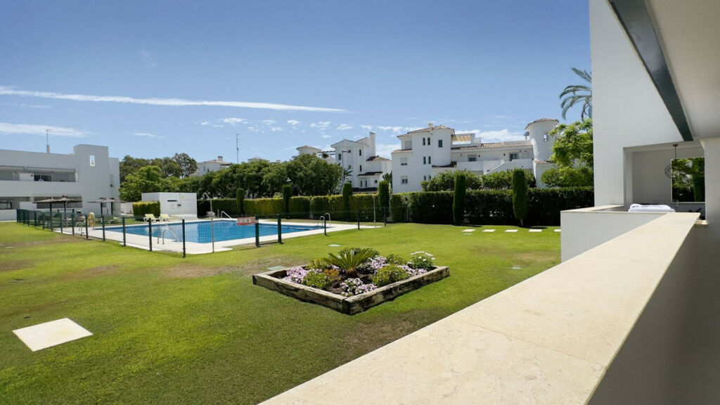 Ground Floor Apartment Nueva Andalucía Málaga - image 6