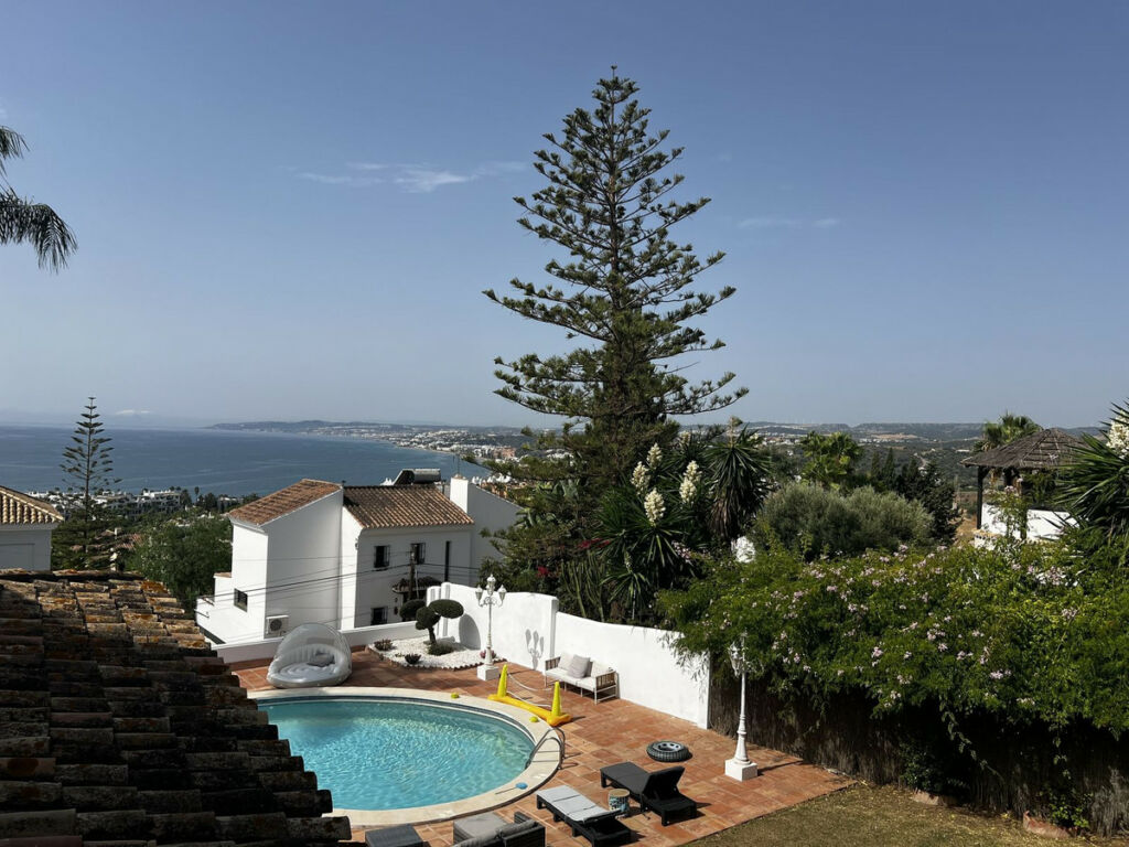 Detached Villa Estepona Málaga - image 6
