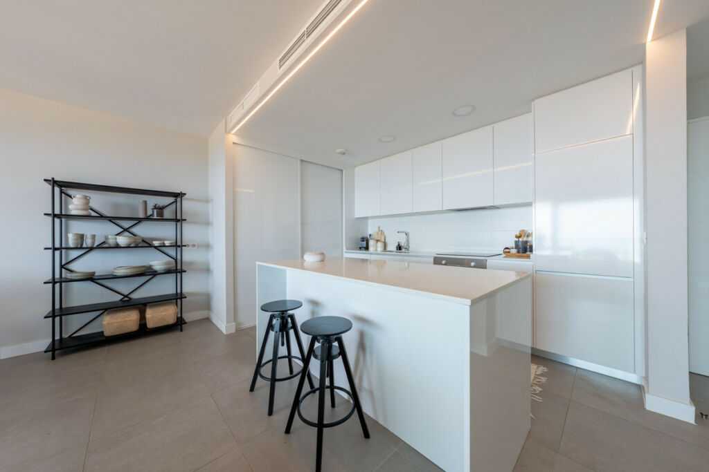 Middle Floor Apartment Benalmadena Málaga - image 6