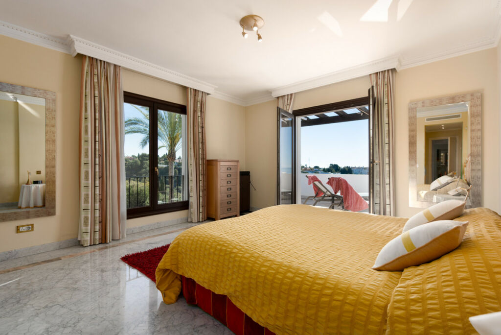 Middle Floor Apartment The Golden Mile Málaga - image 6