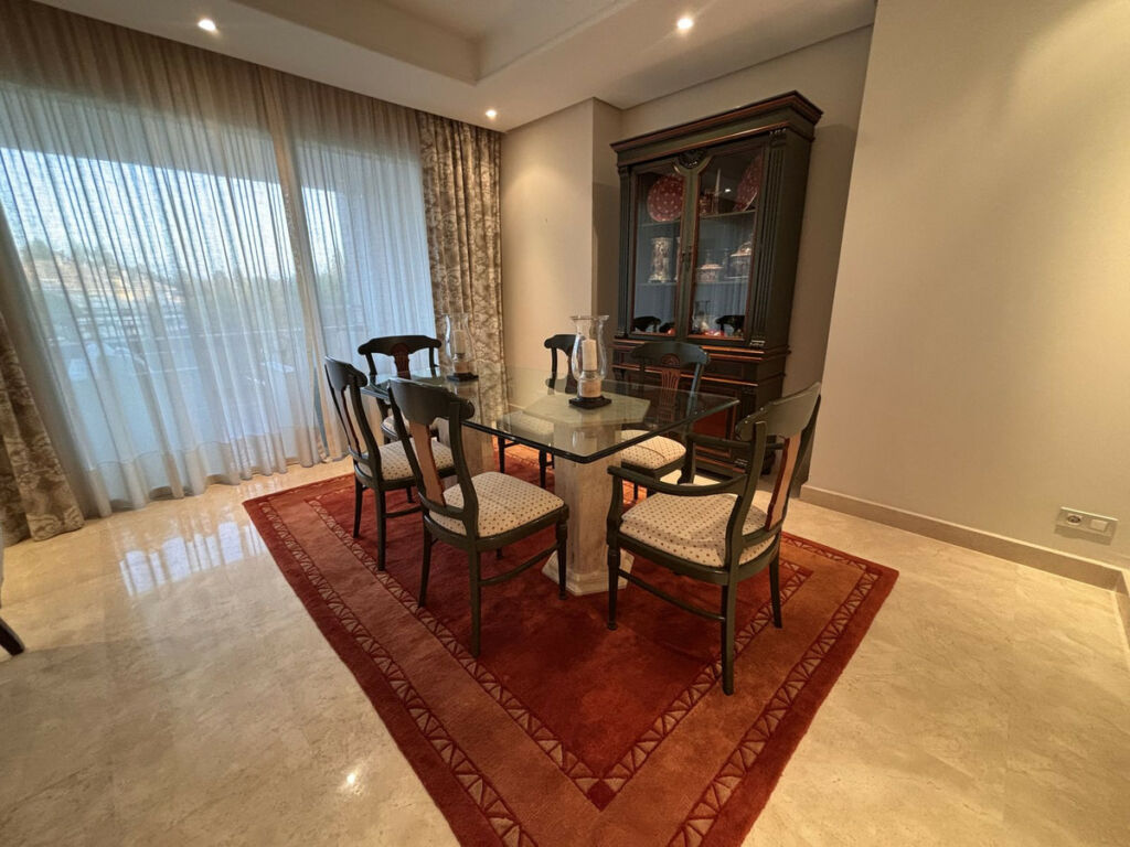 Middle Floor Apartment The Golden Mile Málaga - image 6