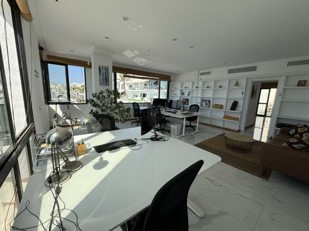 Top Floor Apartment Puerto Banús Málaga - image 8