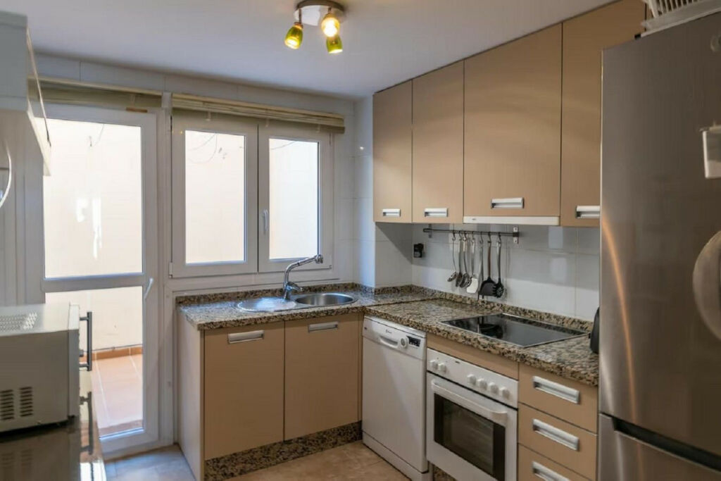 Middle Floor Apartment Carvajal Málaga - image 6