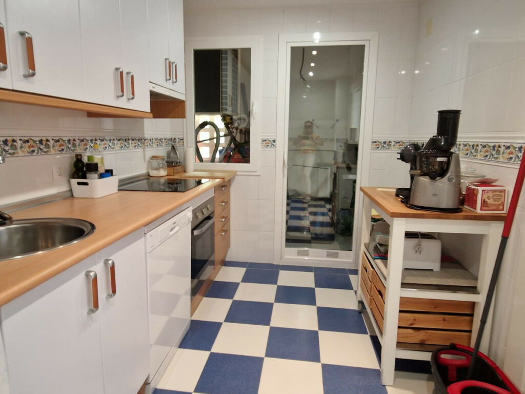 Middle Floor Apartment Calahonda Málaga - image 9