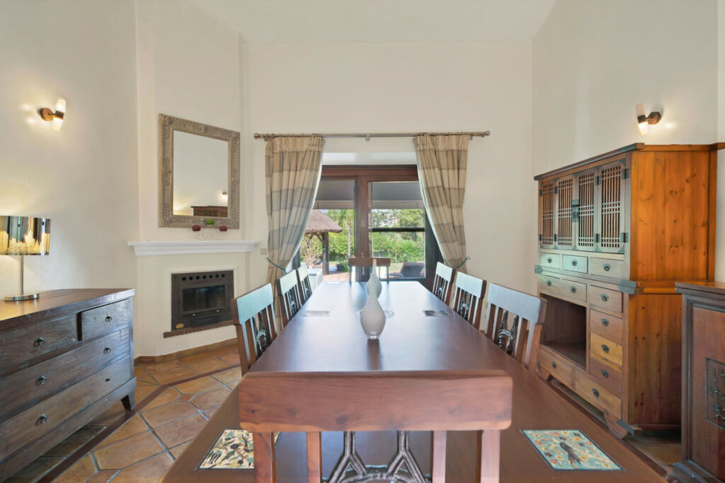 Detached Villa Estepona Málaga - image 6