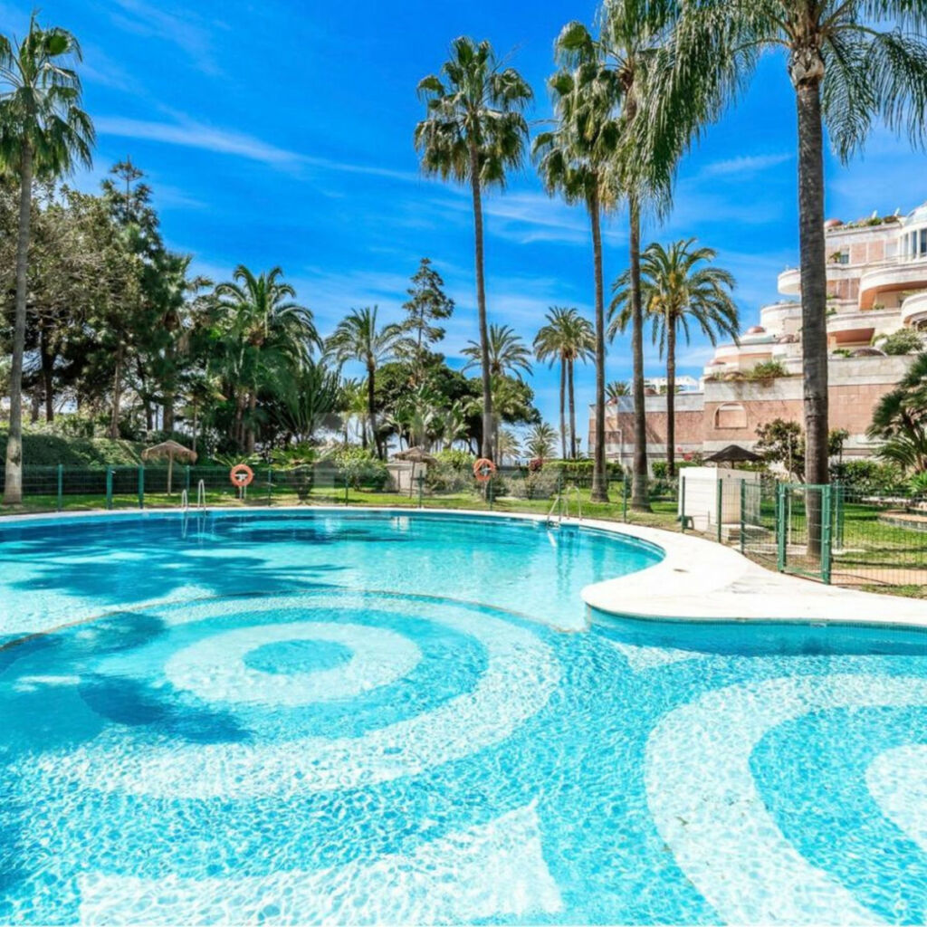 Middle Floor Apartment Marbella Málaga - image 6