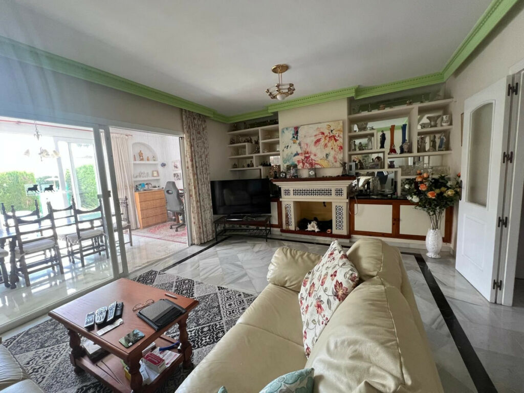 Townhouse Atalaya Málaga - image 6