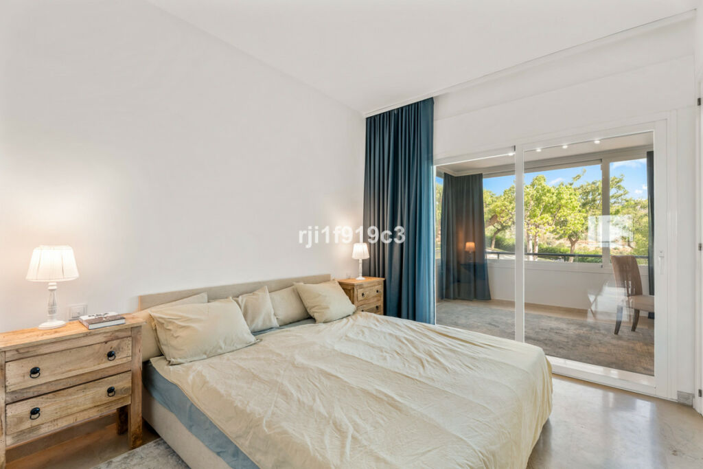 Middle Floor Apartment Elviria Málaga - image 6