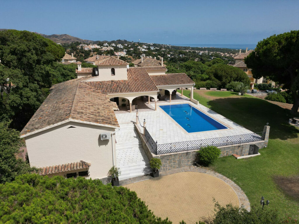 Detached Villa Elviria Málaga - image 6