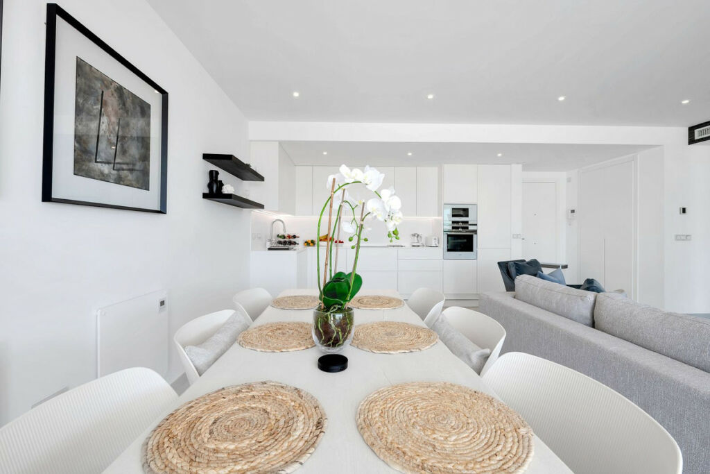 Middle Floor Apartment Estepona Málaga - image 7