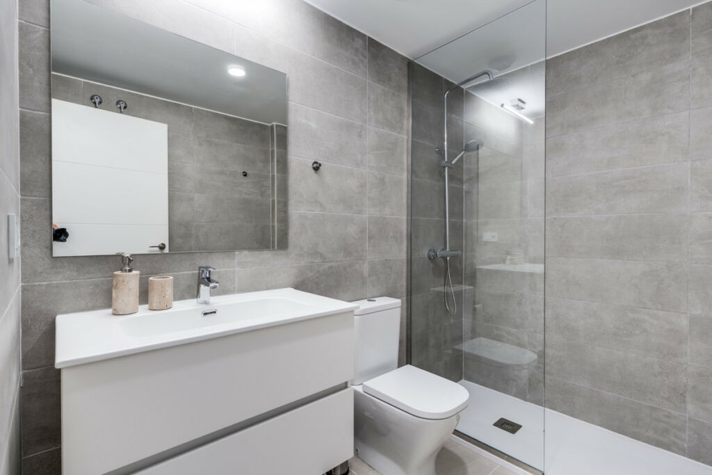 Middle Floor Apartment Selwo Málaga - image 6
