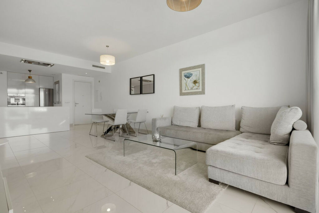 Middle Floor Apartment Estepona Málaga - image 6