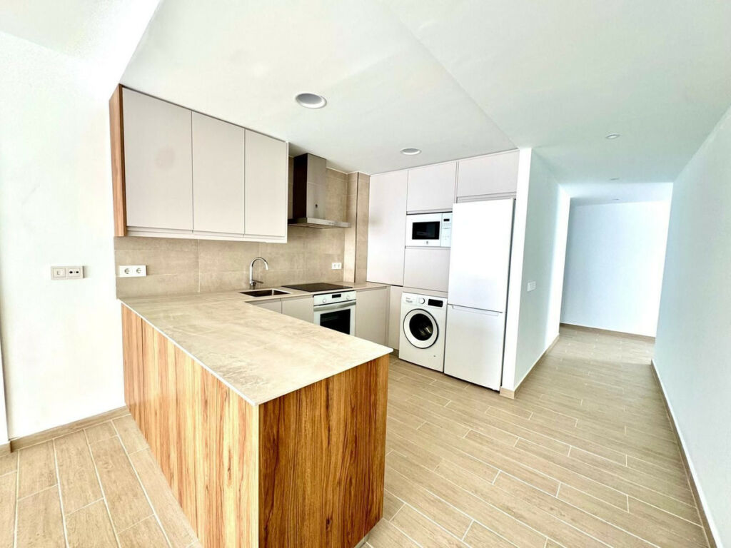 Middle Floor Apartment Fuengirola Málaga - image 6