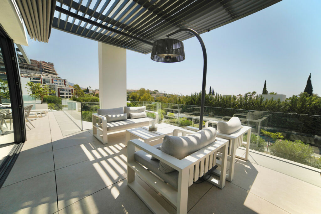 Middle Floor Apartment La Quinta Málaga - image 6