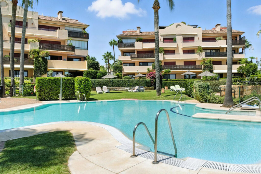 Middle Floor Apartment Costalita Málaga - image 6