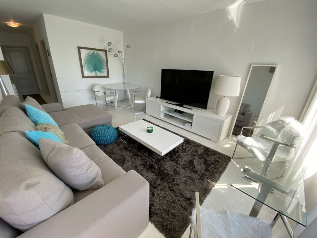 Middle Floor Apartment Puerto Banús Málaga - image 6