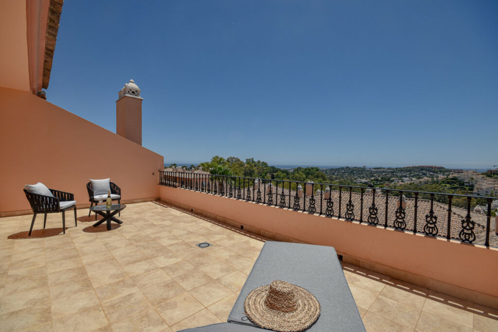 Penthouse Duplex Nueva Andalucía Málaga - image 6