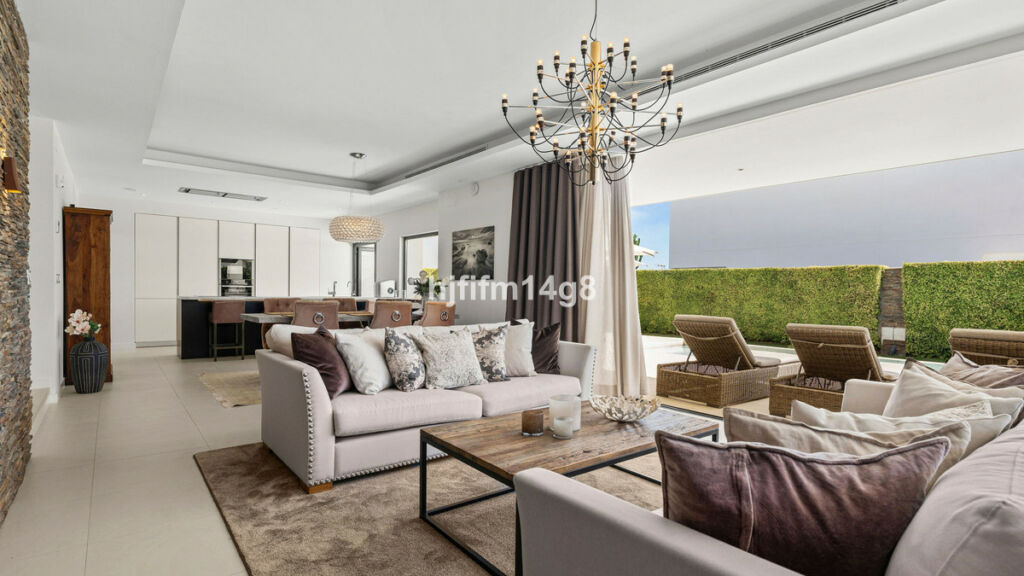 Detached Villa San Pedro de Alcántara Málaga - image 6