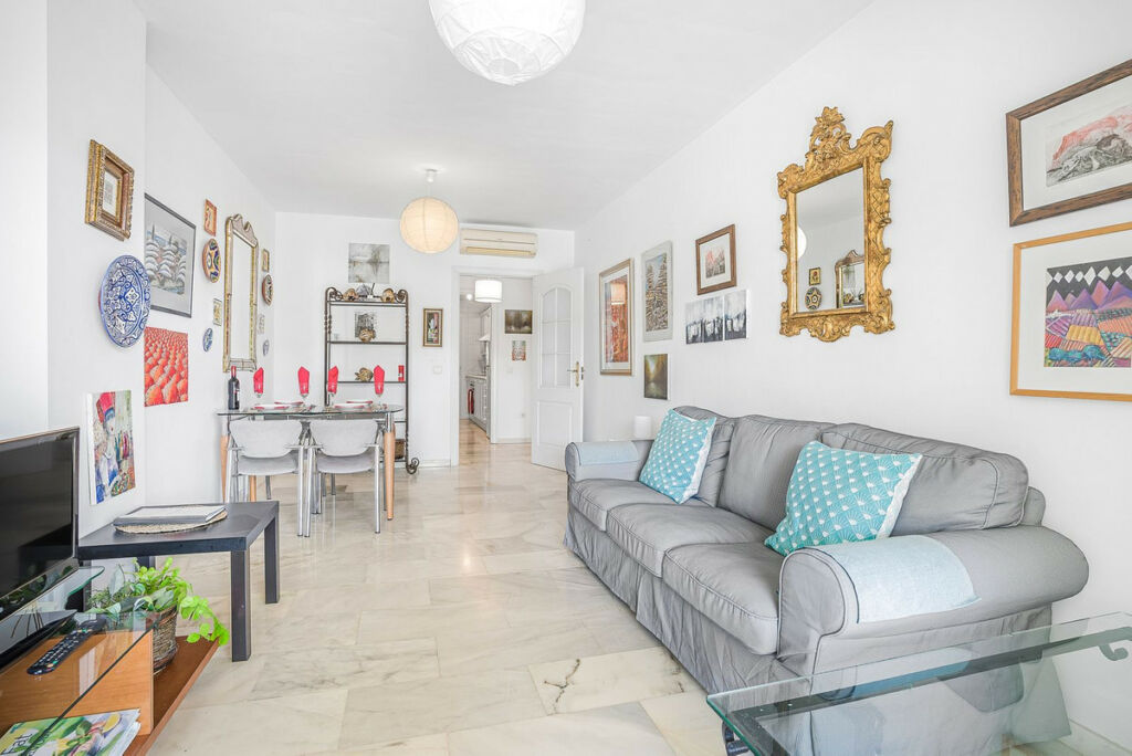 Middle Floor Apartment Calahonda Málaga - image 6