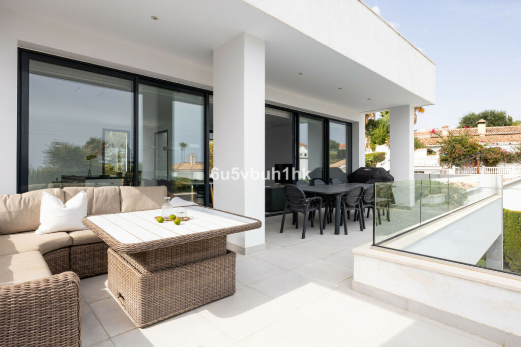 Detached Villa Torreblanca Málaga - image 6