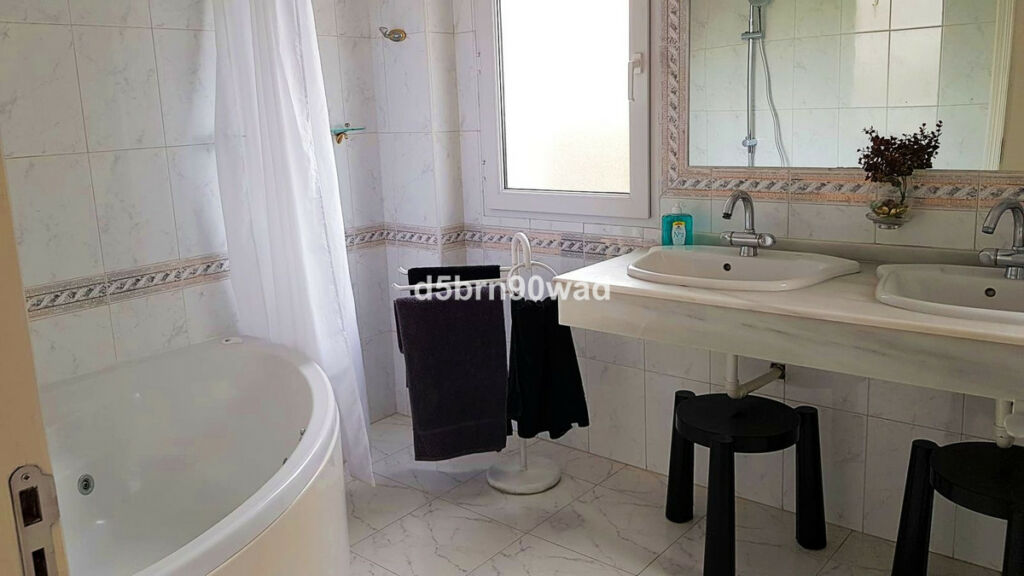 Detached Villa Marbella Málaga - image 6