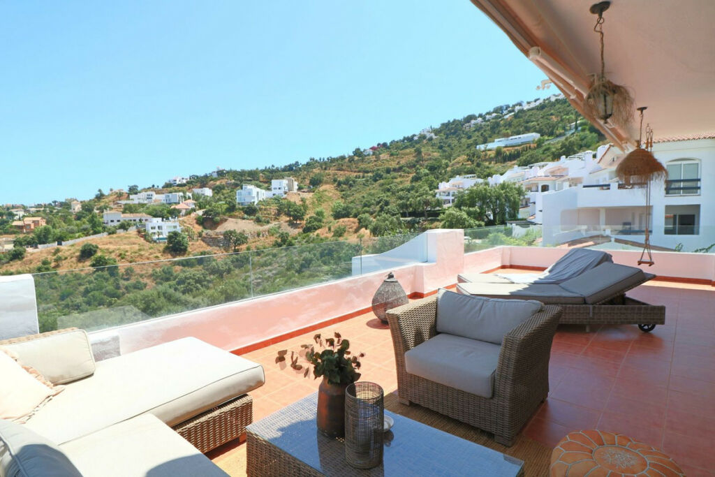 Penthouse La Mairena Málaga - image 6
