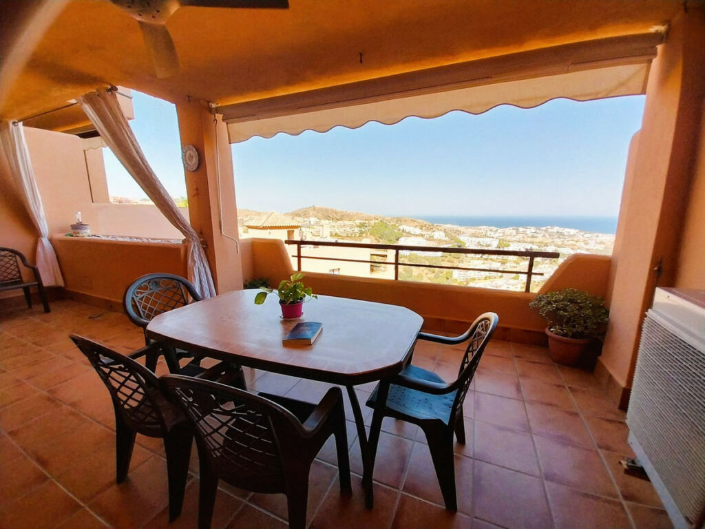 Middle Floor Apartment Calahonda Málaga - image 6