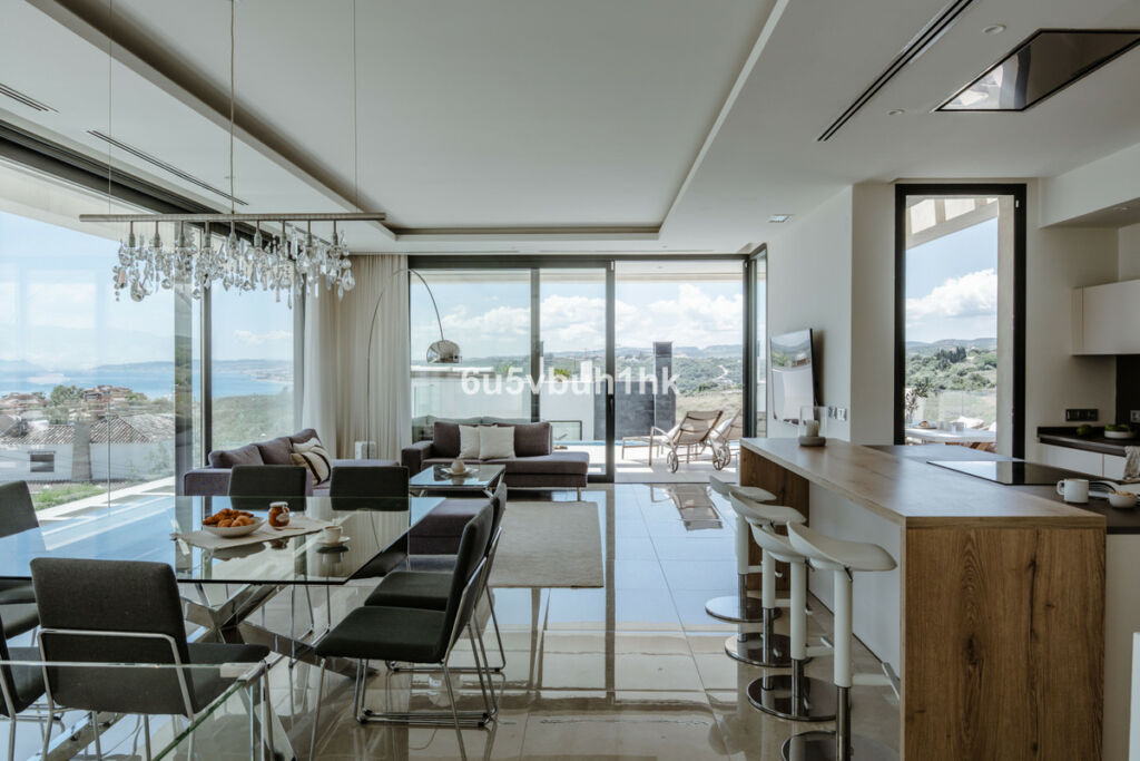 Detached Villa Estepona Málaga - image 6