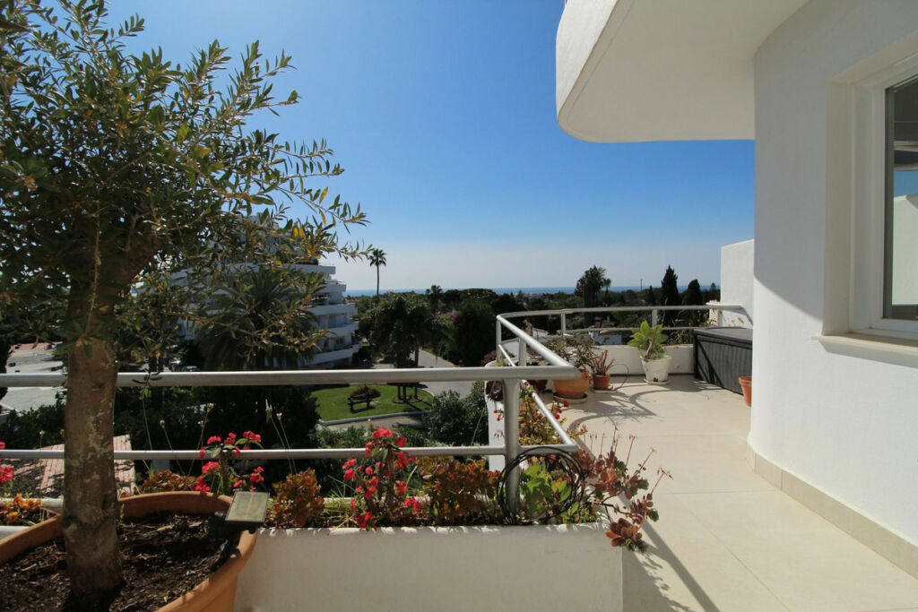 Middle Floor Apartment Guadalmina Alta Málaga - image 6