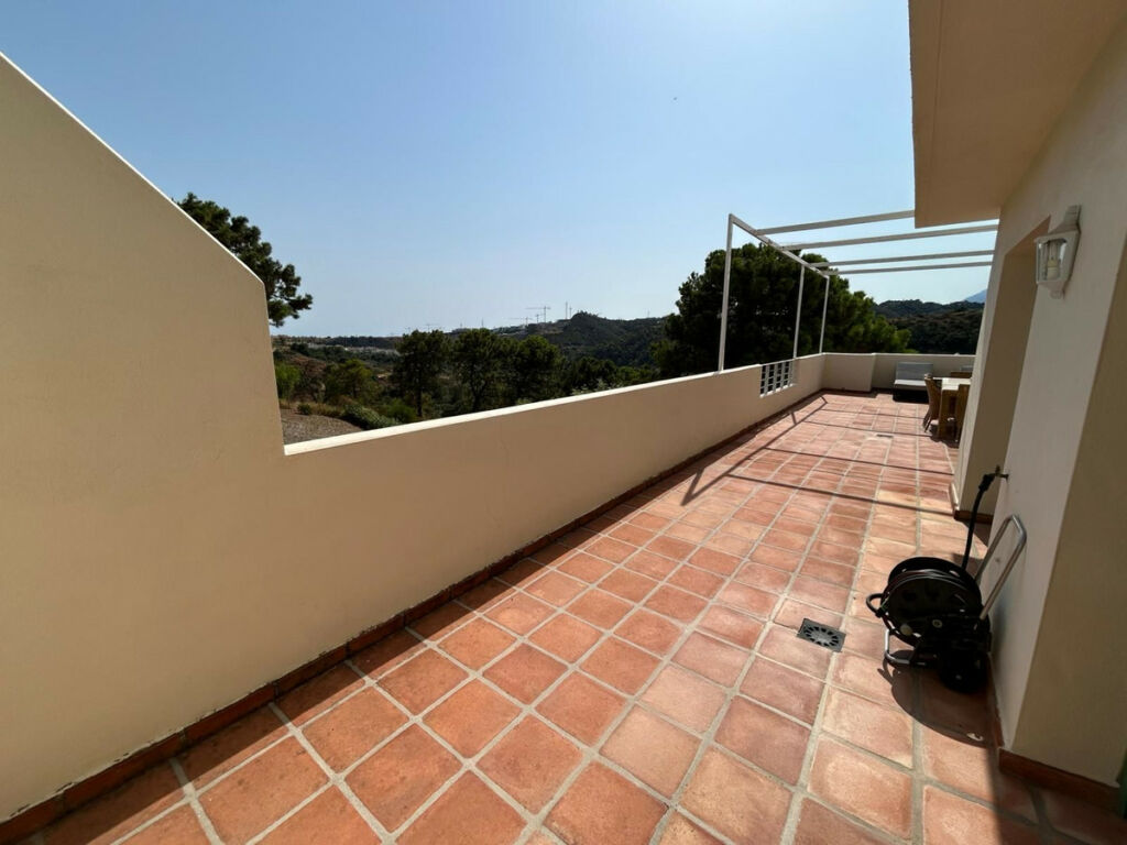 Middle Floor Apartment Selwo Málaga - image 6
