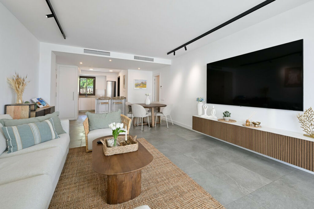 Middle Floor Apartment Estepona Málaga - image 6