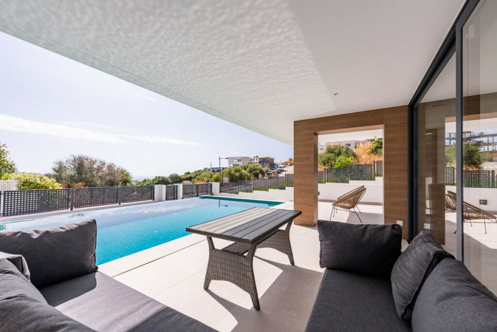Detached Villa Estepona Málaga - image 6