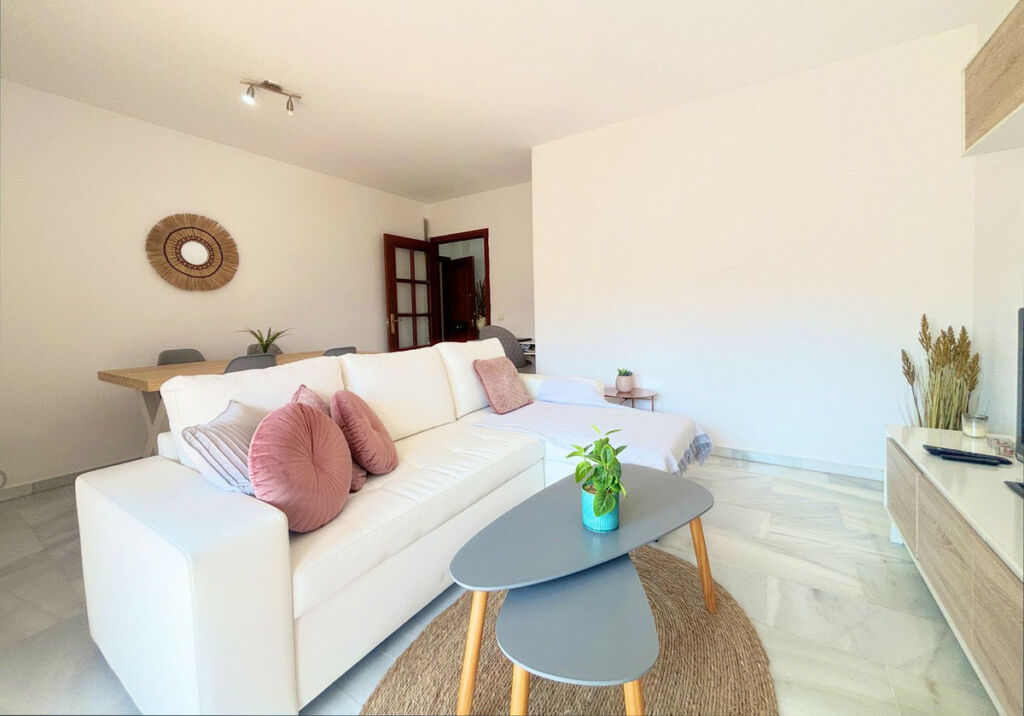 Middle Floor Apartment Estepona Málaga - image 6