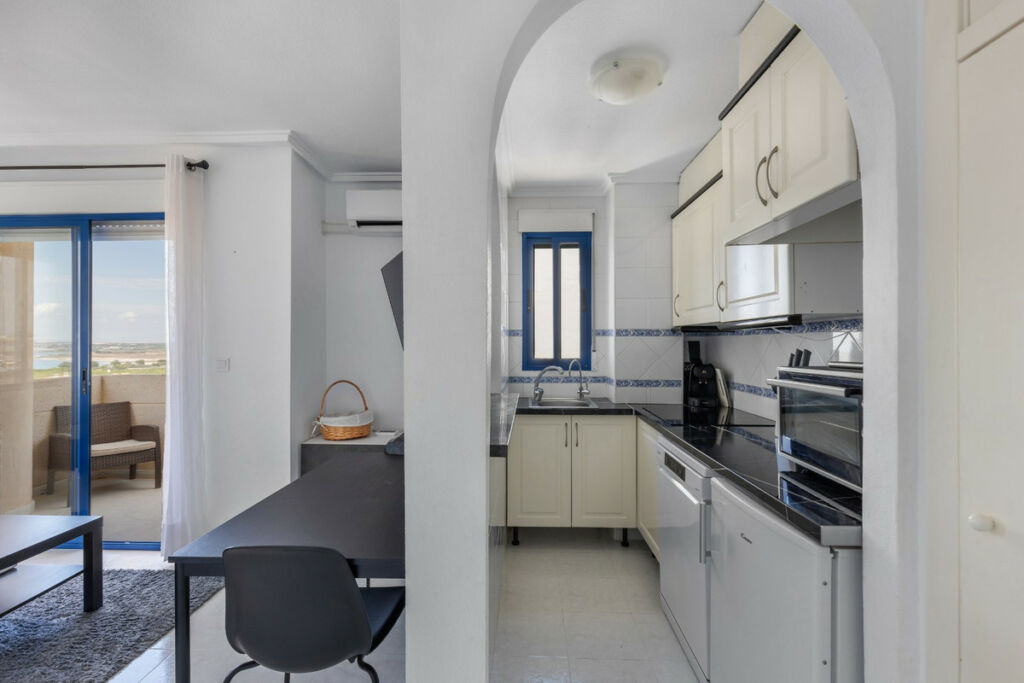 Middle Floor Apartment Torrevieja Alicante - image 6