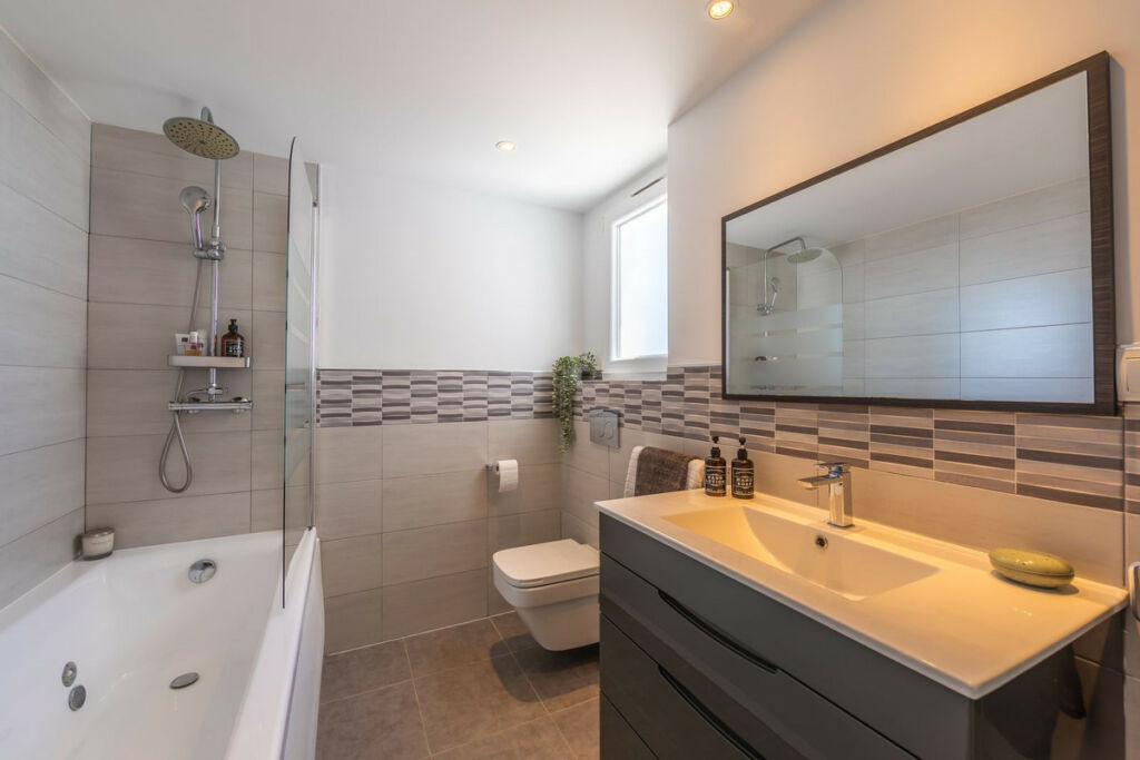Detached Villa Estepona Málaga - image 62